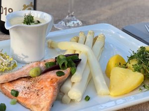 Spargel aus Kremmen mit Lachs